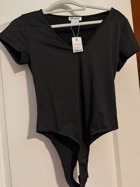 Black V-Neck Short Sleeve Bodysuit - Unbranded
